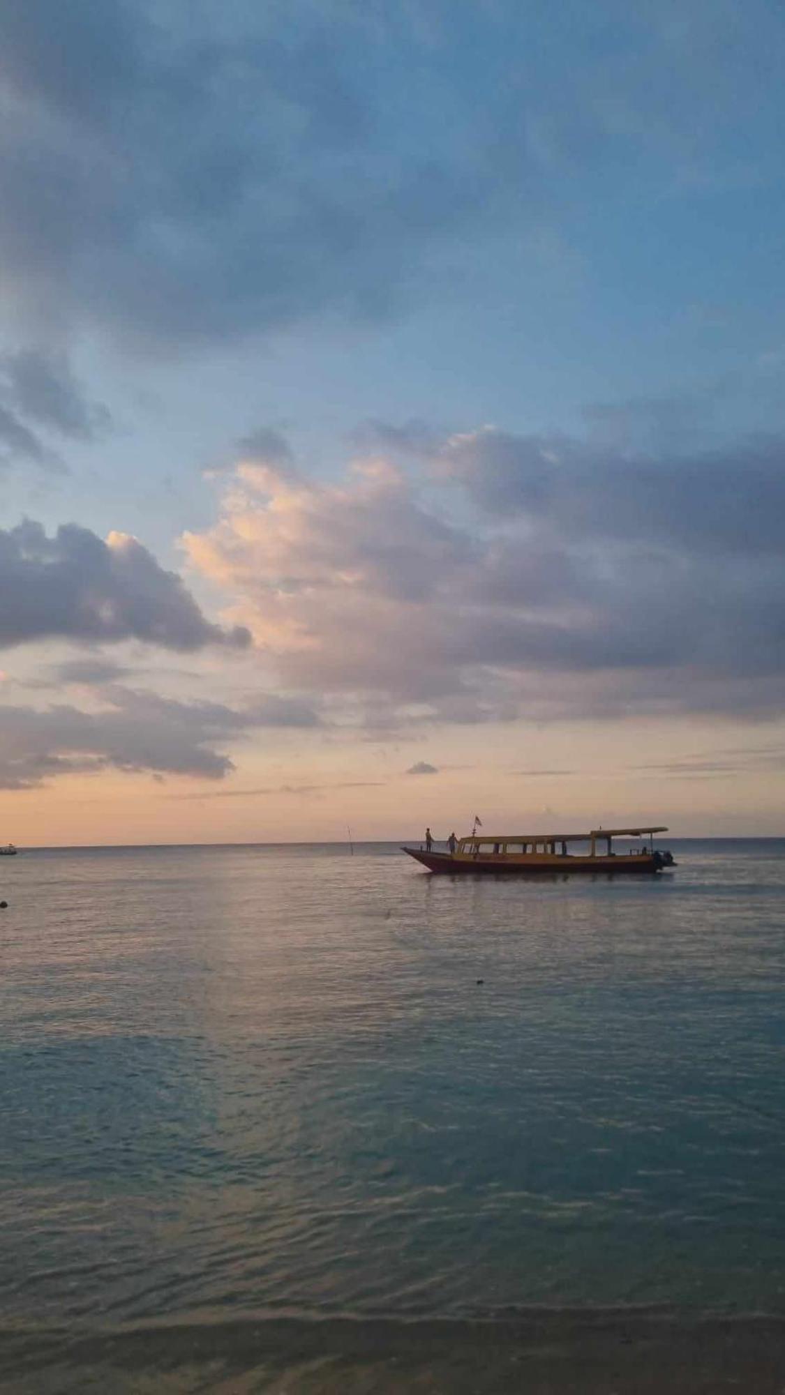 Uncle Hippie'S Dream Hostel Gili Meno Exterior photo